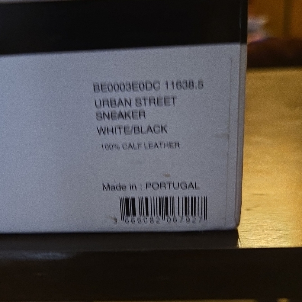 AUTHENTIC Givenchy White Leather Sneakers with Black Detail - Picture 6 of 8